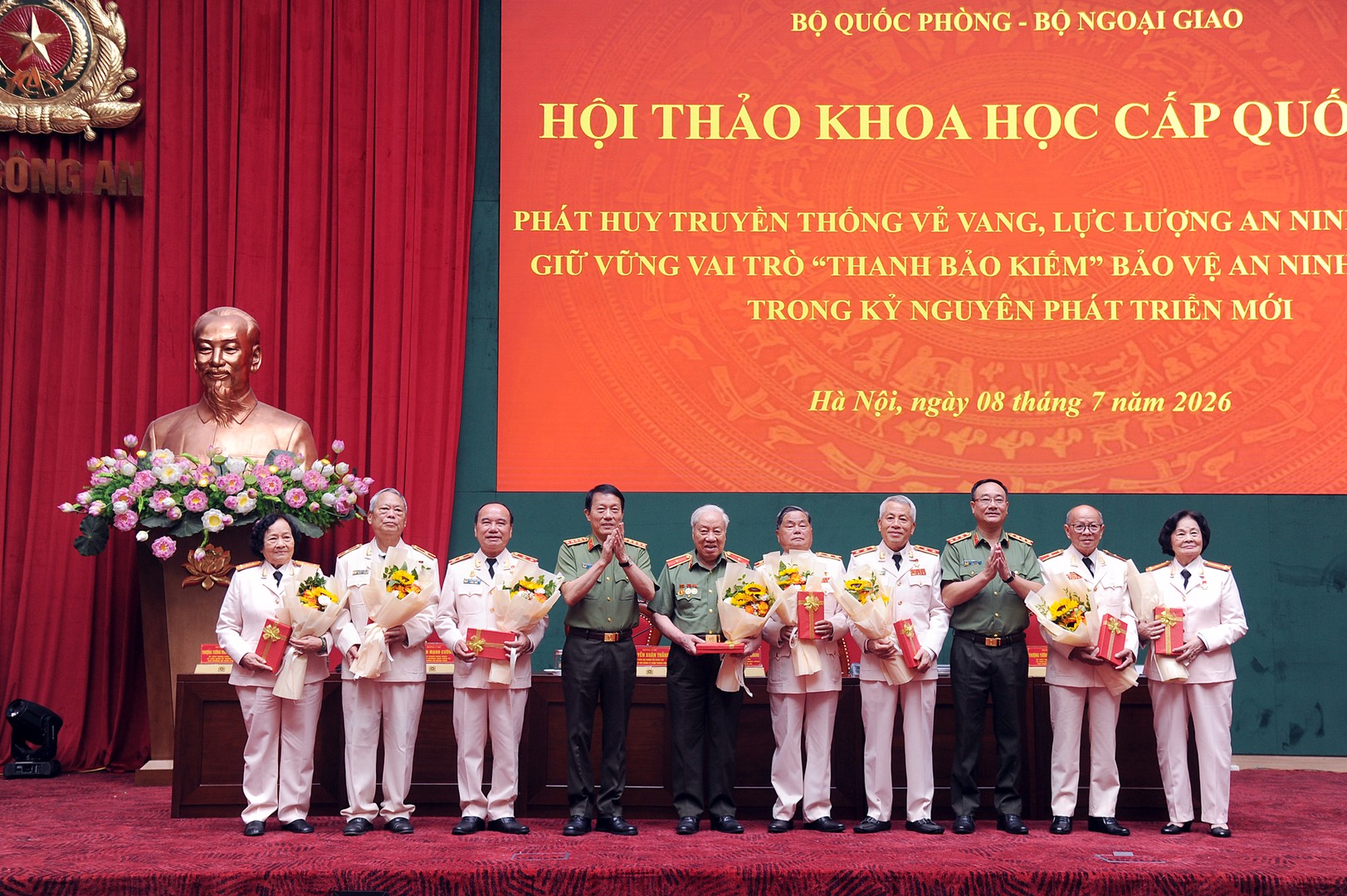 BT va TT tang hoa cac AHLLVTND.jpg