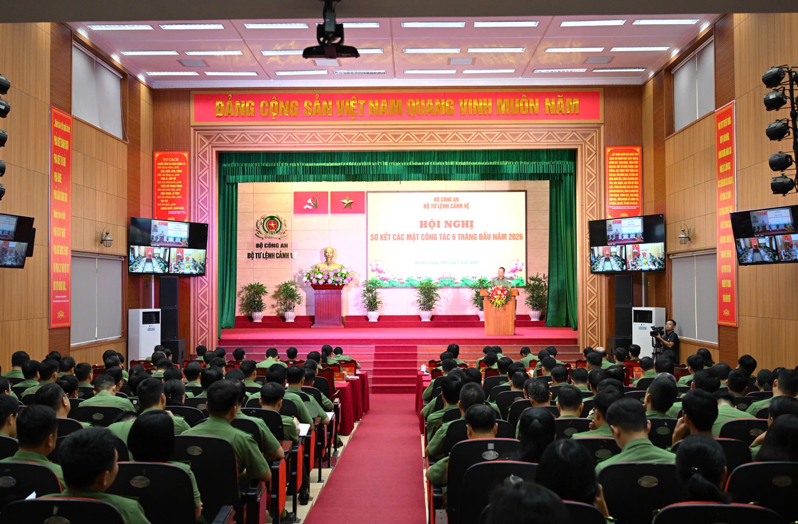 b27bc9fd0d178c49d506.jpg
