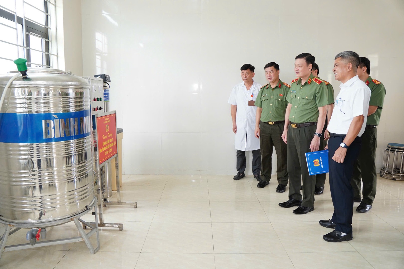 Bộ Tư lệnh lắp đặt hệ thống lọc nước tặng Cơ sở.jpg