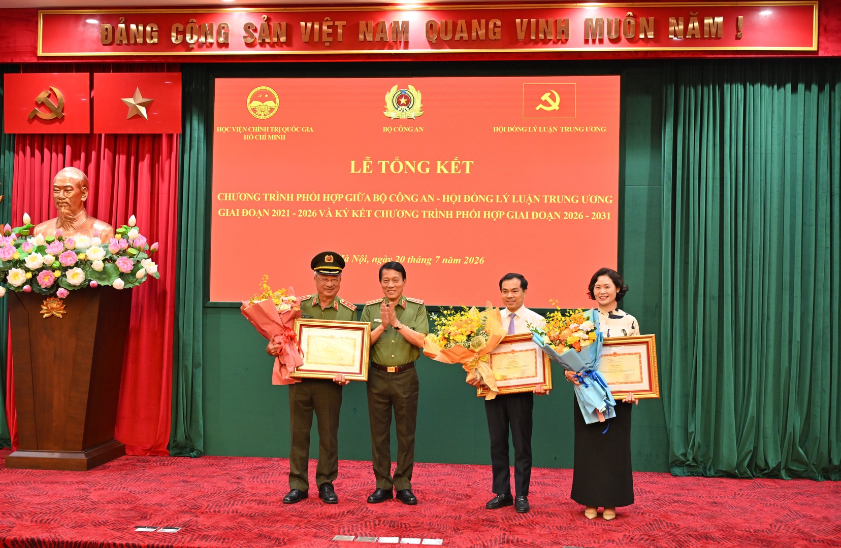 01_bttraothuong.JPG