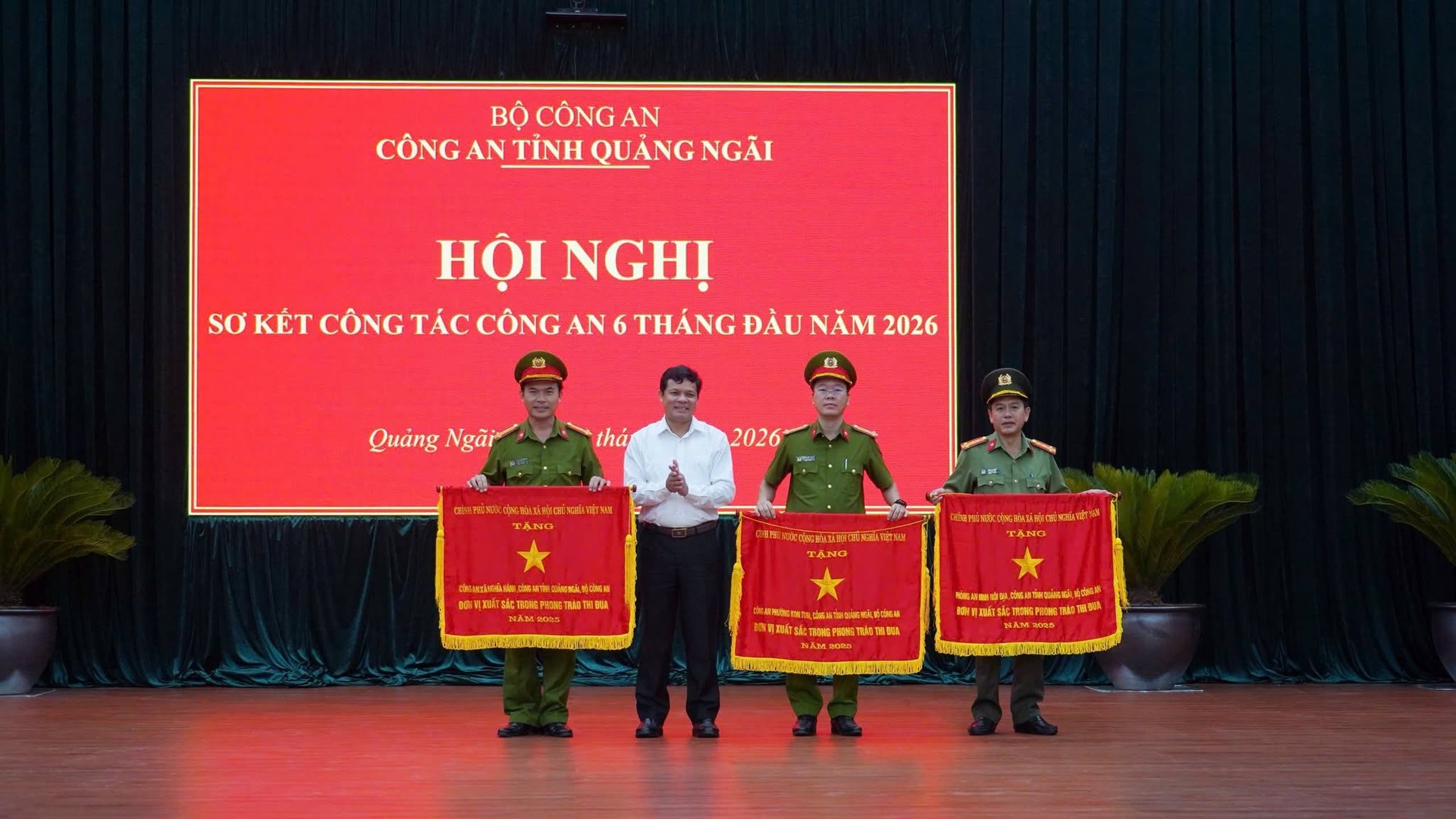 photo-library-20260730162915-f45a2fa1-a063-4625-9118-2c19c01f5054-anh-9-ai-ta-vo-chi-cuong-truong-phong-an-ninh-noi-ia-ai-dien-on-vi-on-nhan-co-thi-ua-cua-chinh-phu.jpg