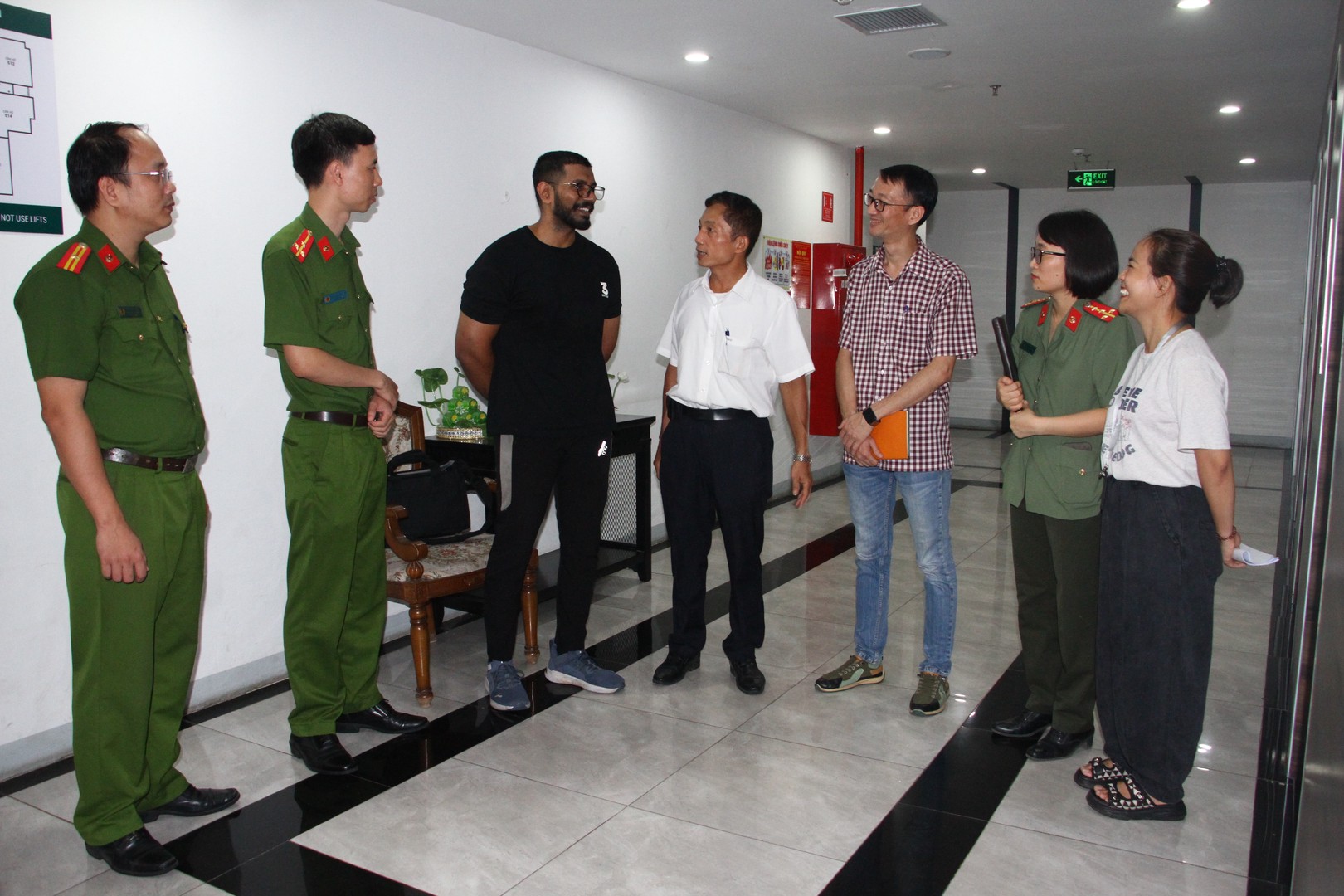 01 Kiểm tra cư trú.JPG