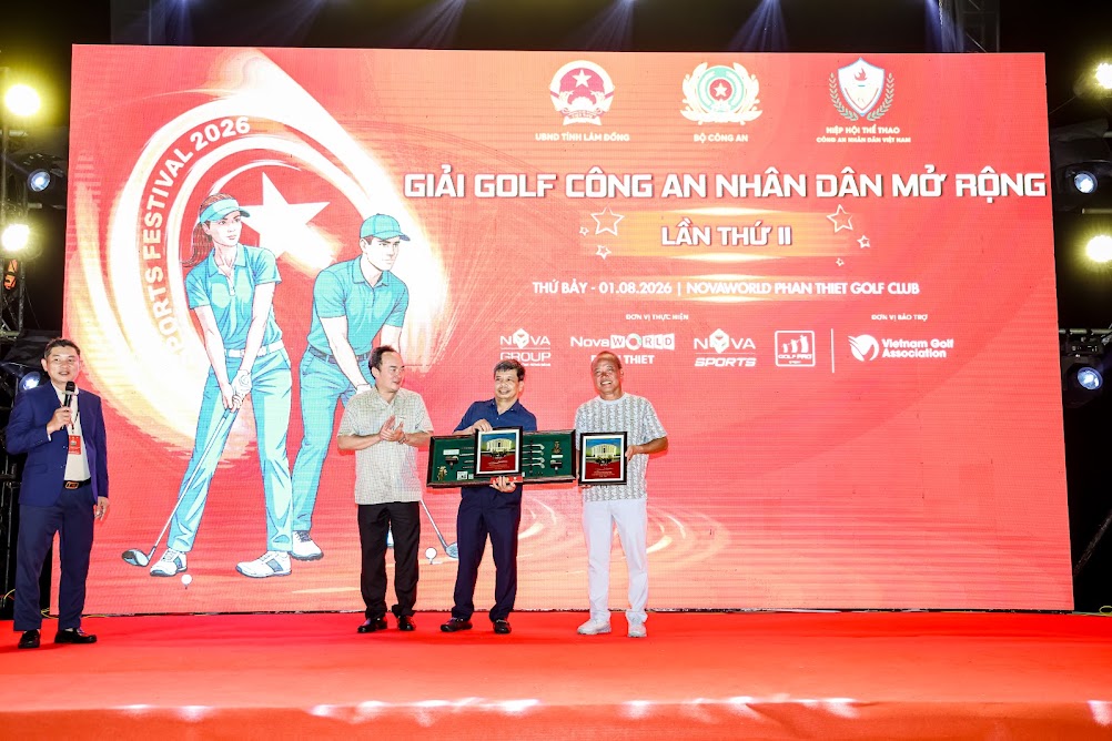 Đấu giá từ thiện 1.jpg