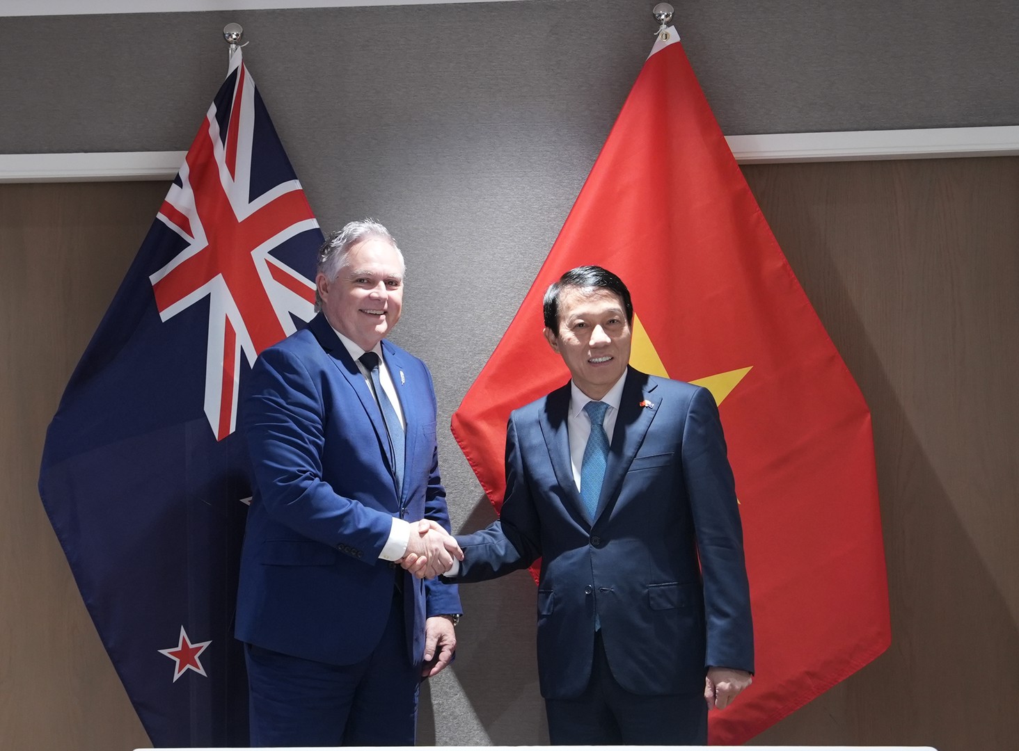 BT LUONG TAM QUANG VA BT CANH SAT NEW ZEALAND.JPG