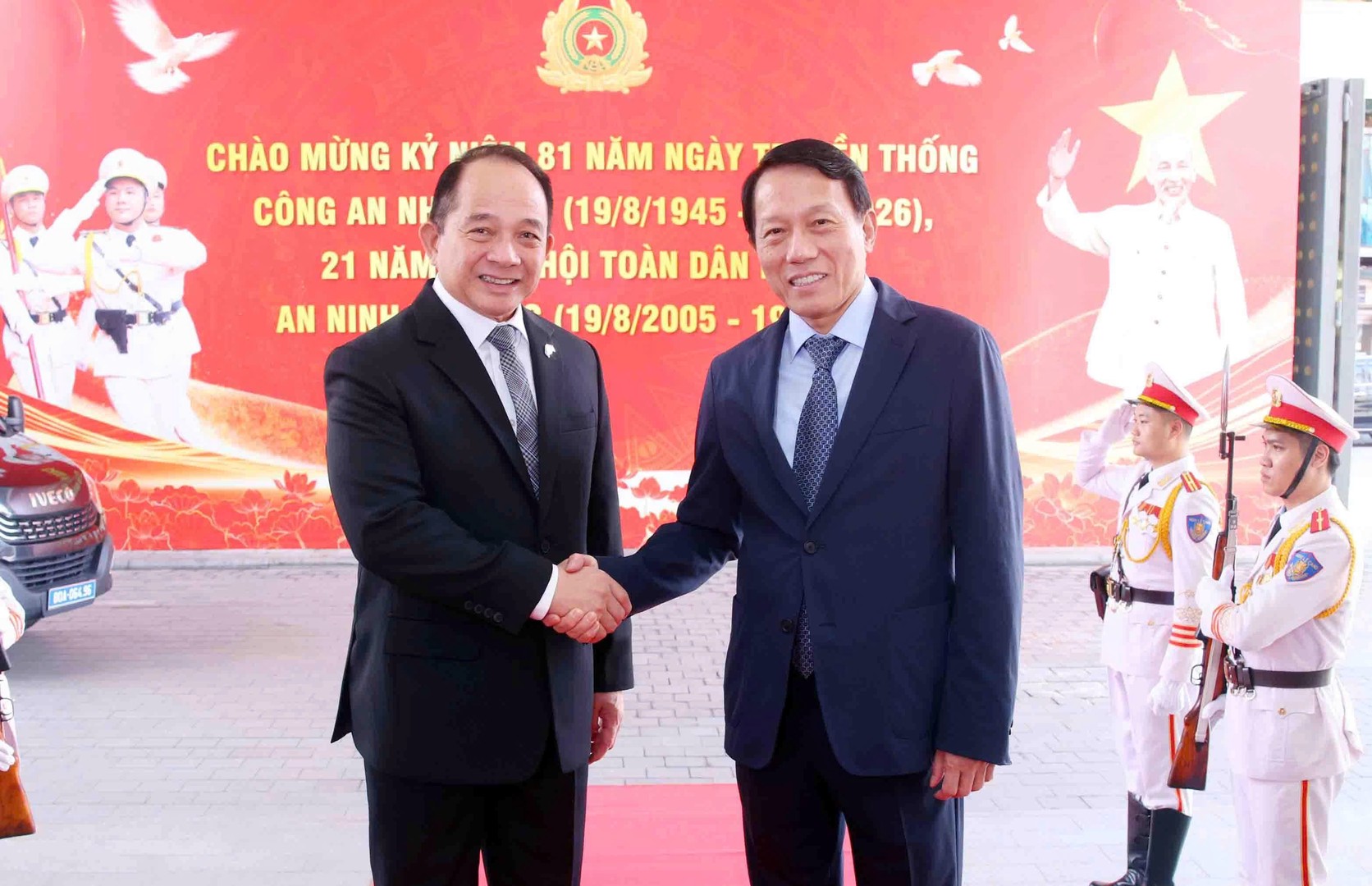 9 chao mung.jpg