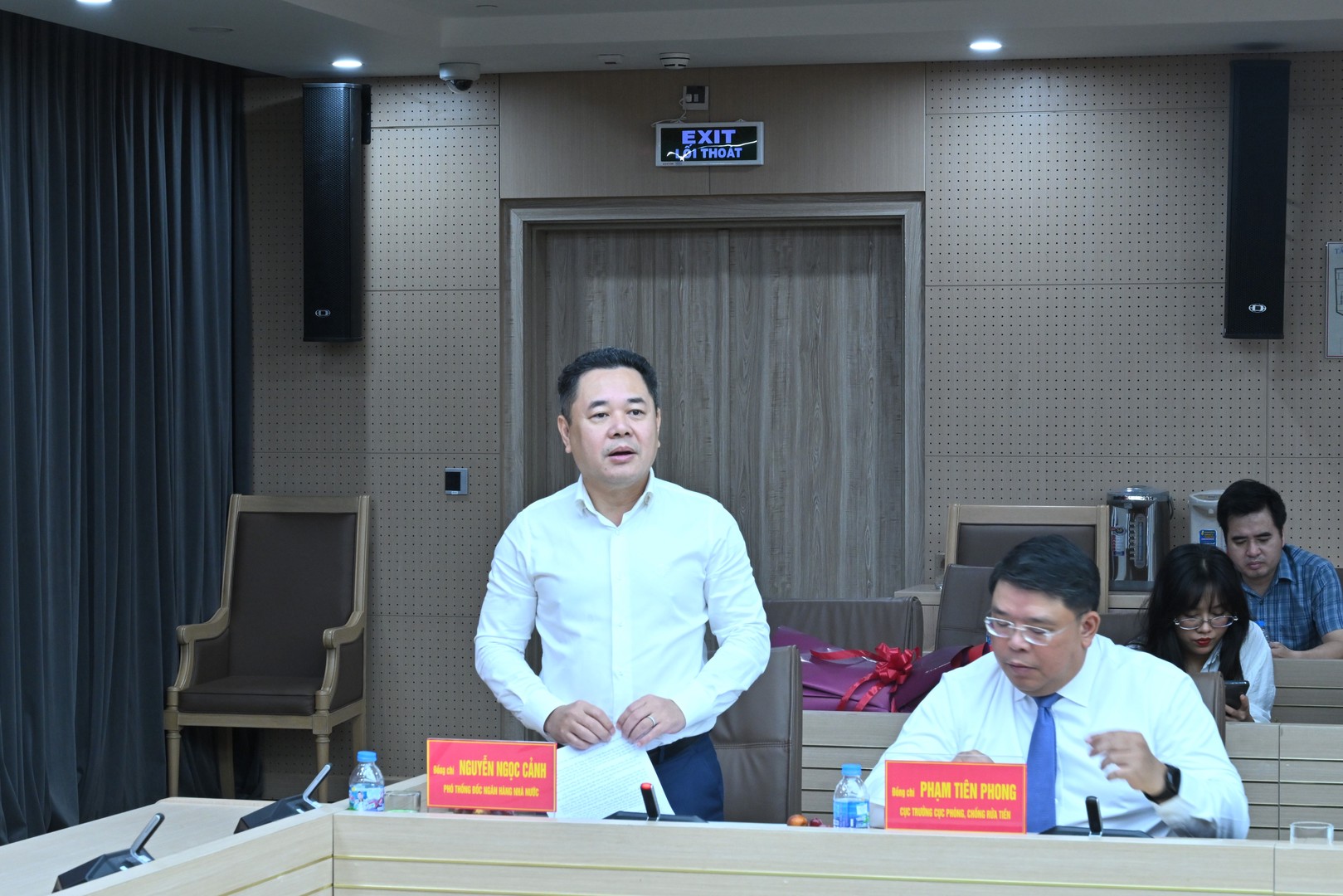 08_nganhang.JPG