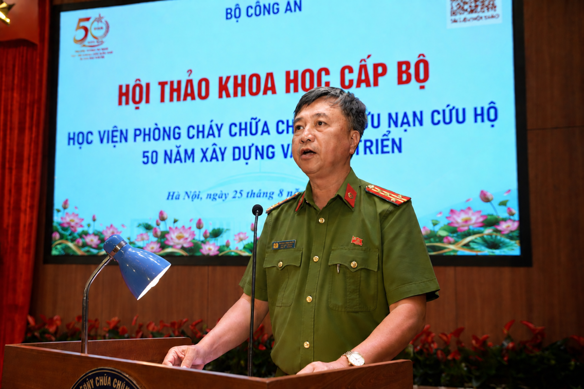 ảnh sếp 5.png
