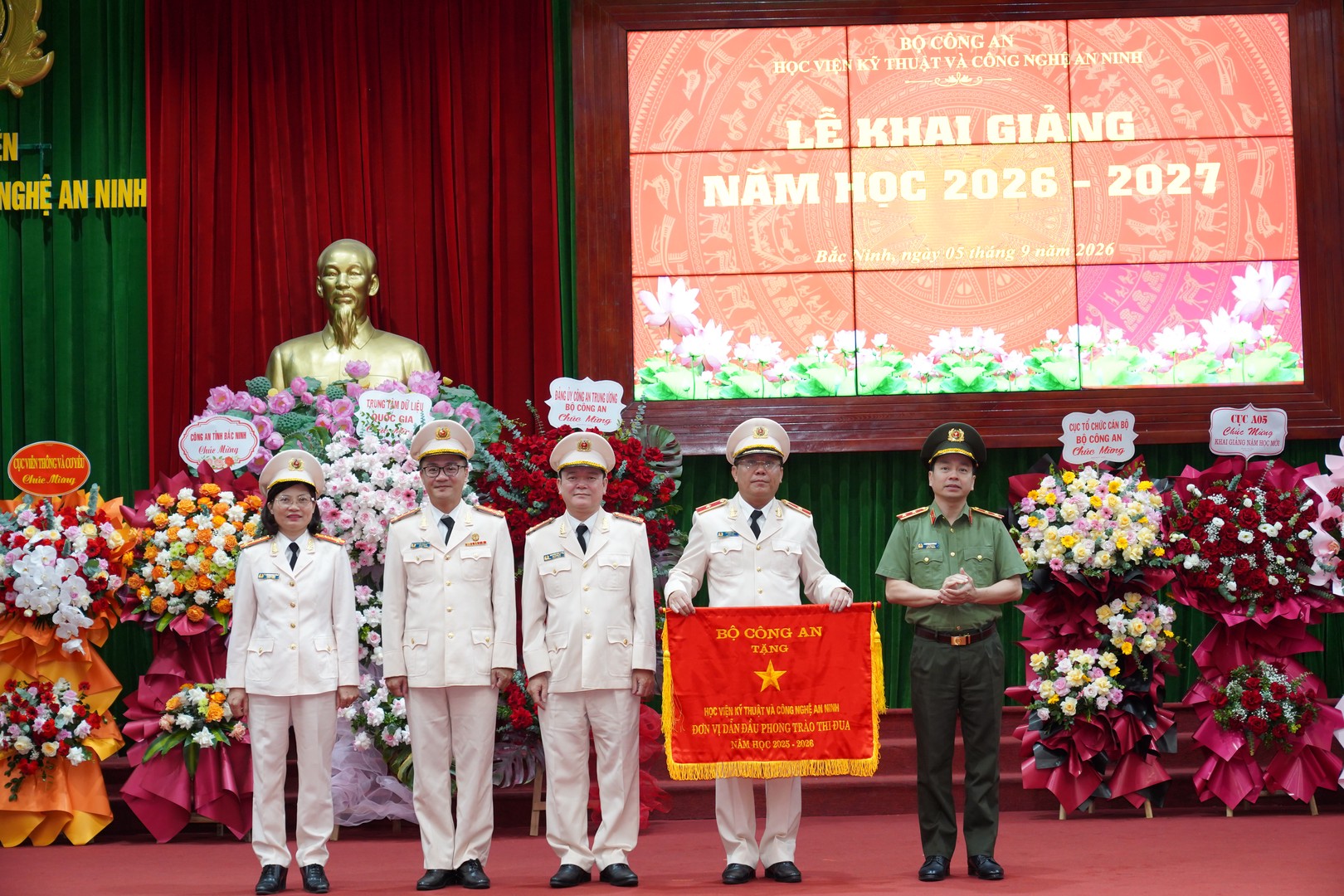 T0705689.JPG