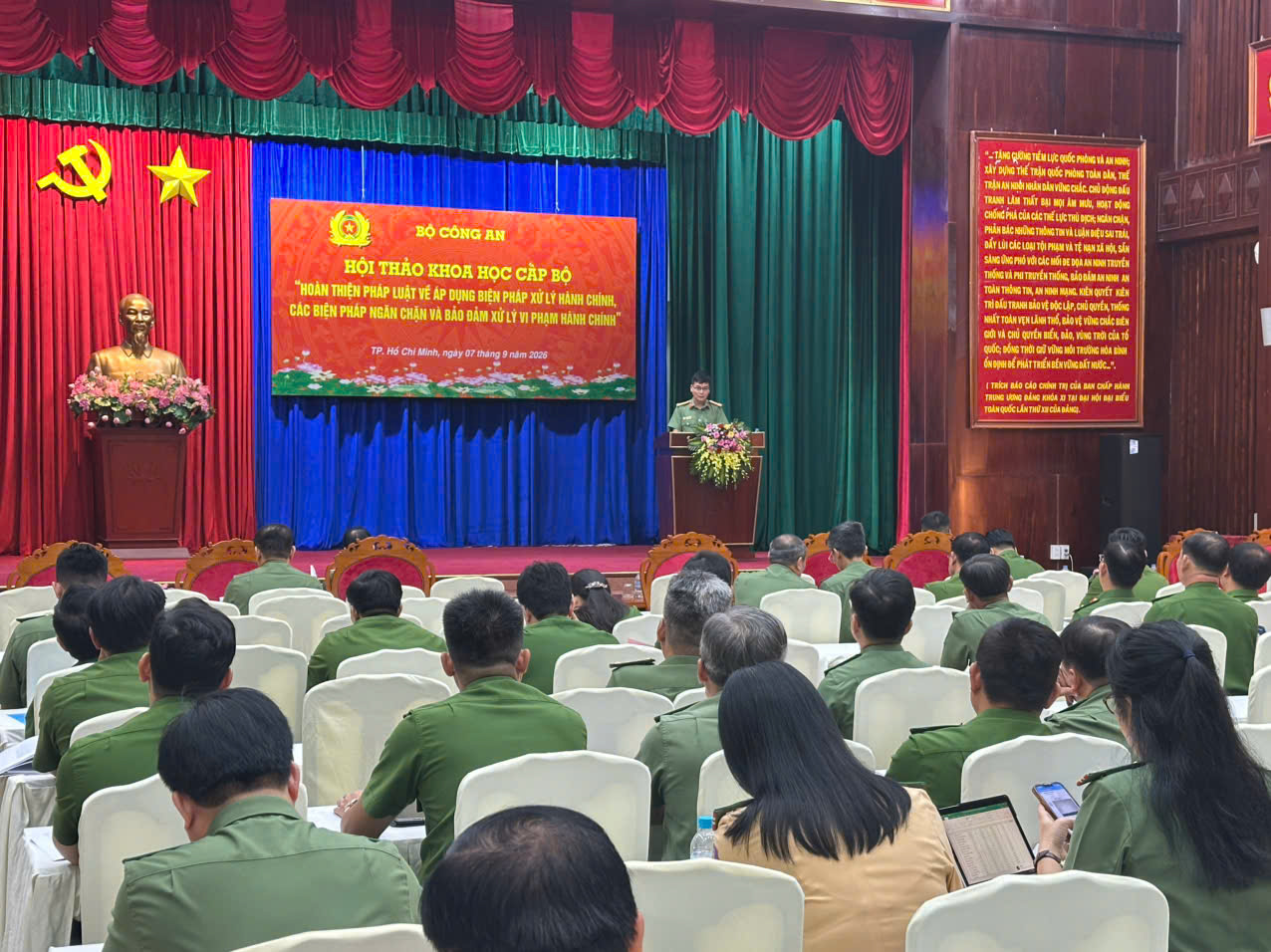 Đại biểu tham luận tại HT.jpg