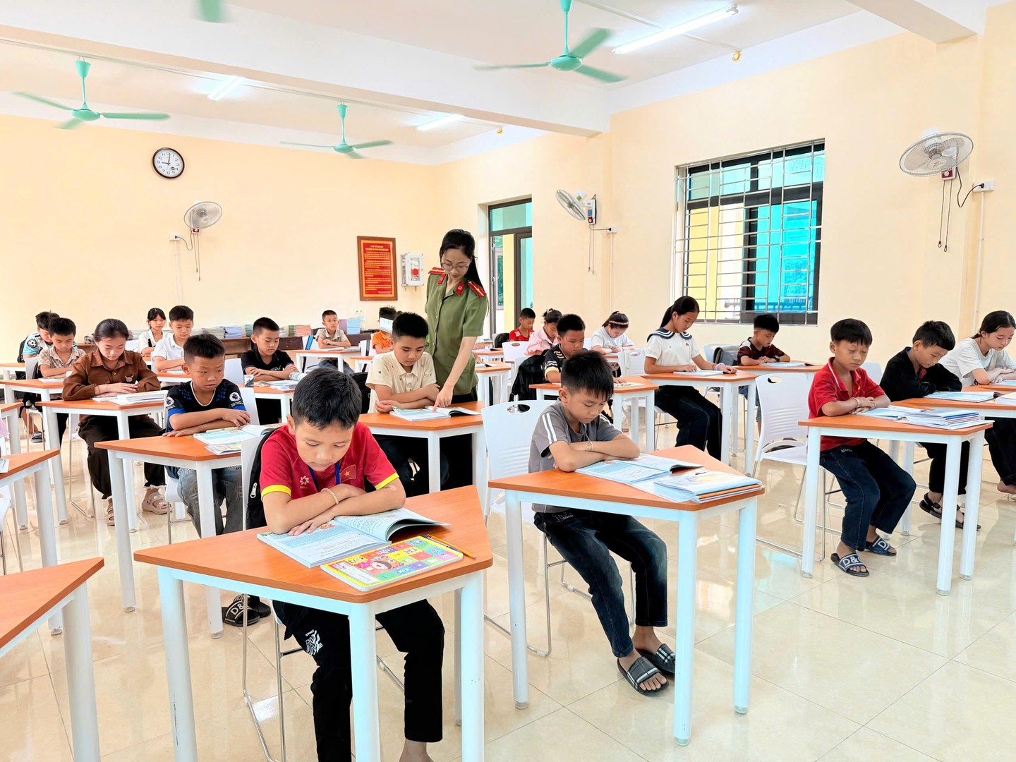 photo-library-20260912154621-8dcdca94-d32e-40f4-b4ca-006b85c2ee45-12-09-2026-truong-vhcand-i-nhung-bai-hoc-au-tien-duoi-mai-truong-van-hoa-cong-an-nhan-dan-i-3.jpg