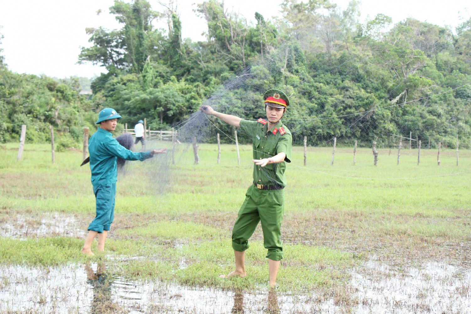 anh-to-cong-tac-lam-viec.jpg