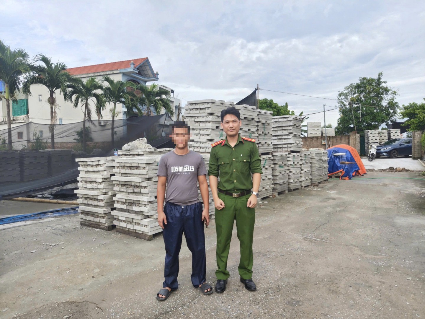 anh-tran-van-nam-tai-co-so-san-xuat-be-tong_1.jpg