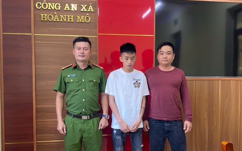 photo-library-20261007150103-22eddbf7-081d-47f0-87e9-e2da60dcc6c5-hinh-anh-cong-an-xa-ban-giao-doi-tuong-ngo-bao-duy-cho-co-quan-csdt-catp-ho-chi-minh.jpg
