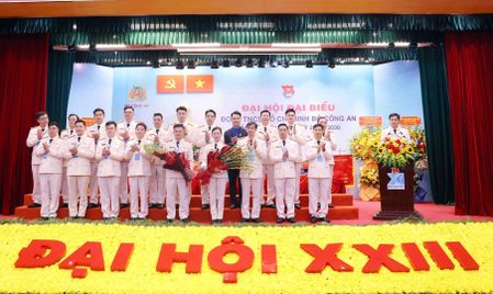 Xây dựng, củng cố tổ chức Đoàn trong CAND thực sự vững mạnh cả về chính trị, tư tưởng, tổ chức và hành động, ngang tầm nhiệm vụ