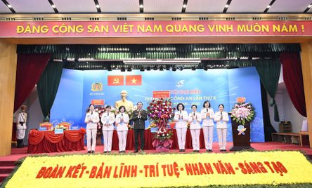 Phụ nữ CAND: Bản lĩnh, nhân văn – Trung hậu, đảm đang - Sáng tạo, phát triển - Vì Đảng, vì dân.