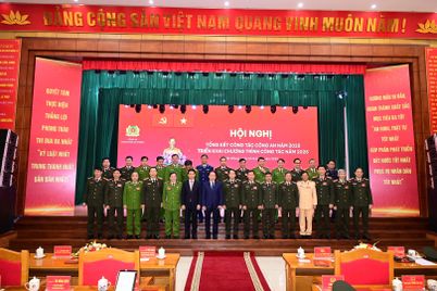 Quyết tâm gương mẫu đi đầu trong phong trào thi đua "Ba nhất", hoàn thành xuất sắc mục tiêu "Ba tốt"