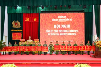 Thứ trưởng Nguyễn Văn Long dự và chỉ đạo triển khai nhiệm vụ năm 2026 của Công an thành phố Cần Thơ