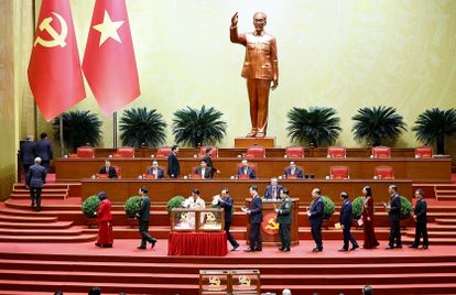 Công bố danh sách Ban Chấp hành Trung ương Đảng khóa XIV