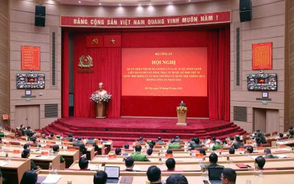 Triển khai thi hành kịp thời, nghiêm túc các luật, pháp lệnh liên quan đến an ninh, trật tự