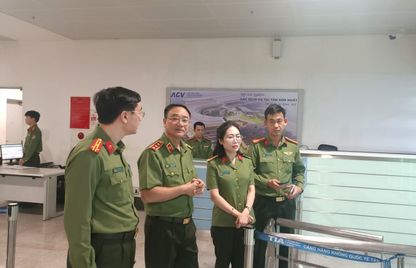 Thứ trưởng Phạm Thế Tùng kiểm tra công tác tại Cảng hàng không Quốc tế Tân Sơn Nhất