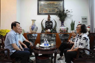 Bộ trưởng Lương Tam Quang thăm và chúc Tết gia đình các đồng chí nguyên lãnh đạo Bộ Công an