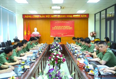 Thứ trưởng Đặng Hồng Đức làm việc với Trung tâm Kỹ thuật tài liệu nghiệp vụ Bộ Công an