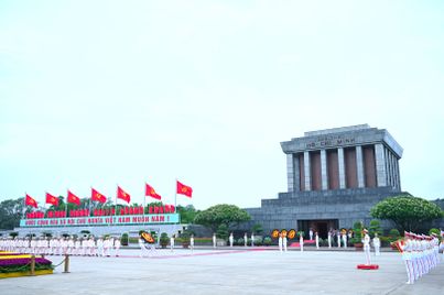 Đoàn đại biểu Đảng ủy Công an Trung ương, Bộ Công an vào Lăng viếng Chủ tịch Hồ Chí Minh