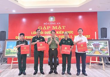 Bộ Công an gặp mặt Lớp bồi dưỡng kiến thức Quốc phòng, An ninh đối tượng 1, Khóa 102