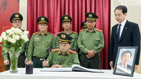 Lãnh đạo Bộ Công an viếng nguyên Thủ tướng Trung Quốc Chu Dung Cơ