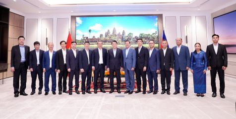 Bộ trưởng Lương Tam Quang chào xã giao Phó Thủ tướng thứ nhất Campuchia Neth Savoeun
