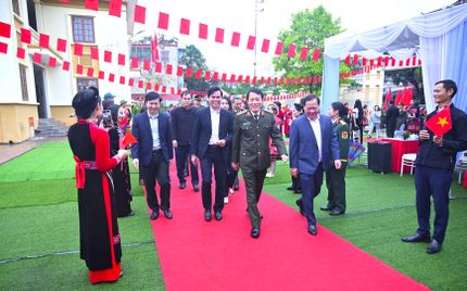 Đại tướng Lương Tam Quang dự Ngày hội Đại đoàn kết toàn dân tộc tại xã Vân Nham, tỉnh Lạng Sơn