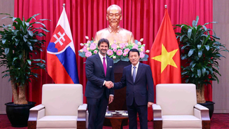 Minister Luong Tam Quang hosts Deputy Prime Minister, Minister of Defence of Slovakia