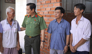 Quyết liệt, khẩn trương hoàn thành xây dựng 500 căn nhà tặng đồng bào trên địa bàn tỉnh Cà Mau