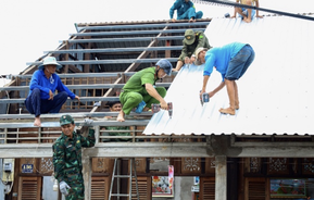 TP Cần Thơ: Công an cơ sở chủ động hỗ trợ Nhân dân khắc phục hậu quả thiên tai