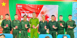 08 cán bộ, chiến sĩ Phòng Cảnh sát cơ động Hà Tĩnh vượt hơn 50km hiến máu khẩn cấp cứu bệnh nhân nguy kịch