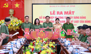 Công an tỉnh Hà Tĩnh ra mắt Sổ tay công tác xây dựng Đảng, kiểm tra, giám sát và kỷ luật của Đảng