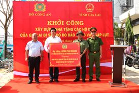 Bộ Công an hỗ trợ 50 tấn hàng và kinh phí xây dựng nhà cho đồng bào Gia Lai