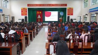 Police disseminate crime and law-violation prevention at Thai Nguyen College