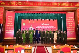 Quyết tâm gương mẫu đi đầu trong phong trào thi đua "Ba nhất", hoàn thành xuất sắc mục tiêu "Ba tốt"