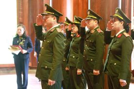 Thứ trưởng Phạm Thế Tùng dâng hoa, dâng hương tưởng niệm Chủ tịch Hồ Chí Minh tại Nghệ An