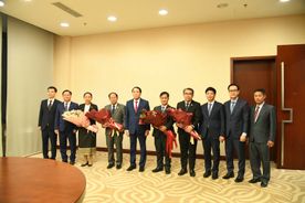 Deputy Minister Le Quoc Hung congratulates senior Lao public security officers on success of 12th Lao People’s Revolutionary Party National Congress