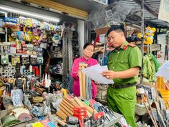 Cà Mau: Quyết liệt, đồng bộ các giải pháp thực hiện cao điểm vận động, thu hồi vũ khí, vật liệu nổ, công cụ hỗ trợ và pháo