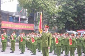 Dàn nhạc kèn CAND lớn nhất từ trước đến nay biểu diễn chào mừng Đại hội Đảng