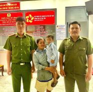 Công an xã kịp thời hỗ trợ cháu bé đi lạc trở về với gia đình