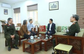Bộ trưởng Lương Tam Quang chúc Tết, tri ân, thăm hỏi thân nhân gia đình các đồng chí cố lãnh đạo Bộ