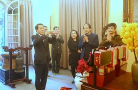Minister Luong Tam Quang pays tribute to late MPS leaders