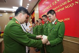 Bộ Tư lệnh Cảnh sát cơ động gặp mặt, tặng quà cán bộ, chiến sĩ có hoàn cảnh đặc biệt khó khăn