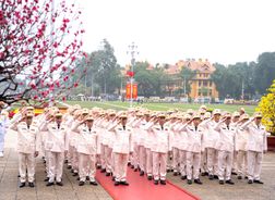 Đoàn đại biểu Đảng ủy Công an Trung ương, Bộ Công an vào Lăng viếng Chủ tịch Hồ Chí Minh nhân dịp Tết Nguyên đán Bính Ngọ năm 2026