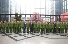 Phó Thủ tướng Thường trực Nguyễn Hòa Bình thăm, chúc Tết cán bộ, chiến sĩ Cục Cảnh sát điều tra tội phạm về tham nhũng, kinh tế, buôn lậu