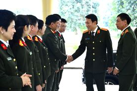Minister Luong Tam Quang visits Department of Technical Services